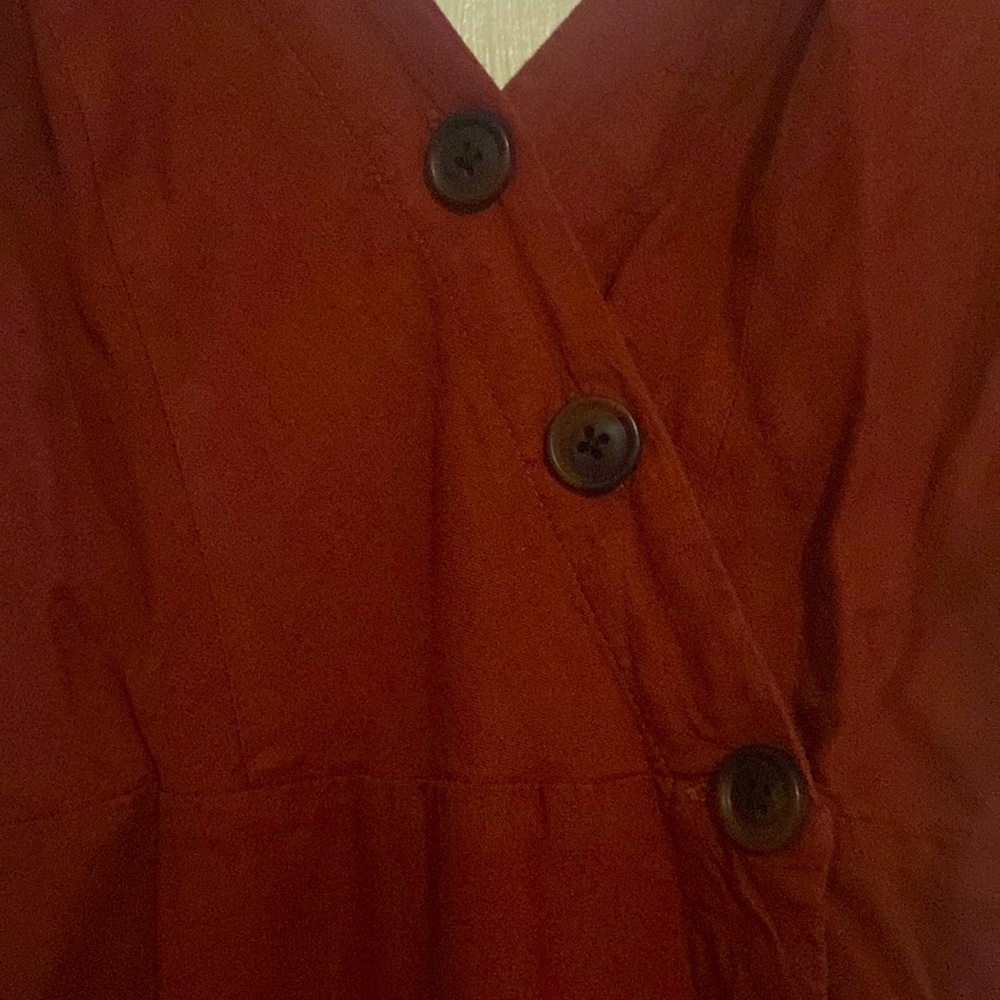 Terracotta color dress buttons with a little slit